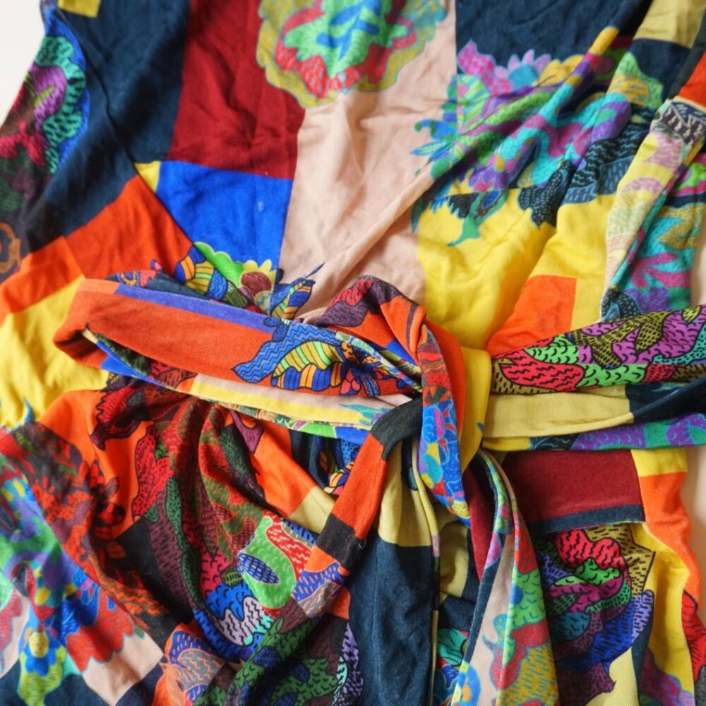 "Save The Queen" Printed Patchwork Graphic Sleeve… - image 4